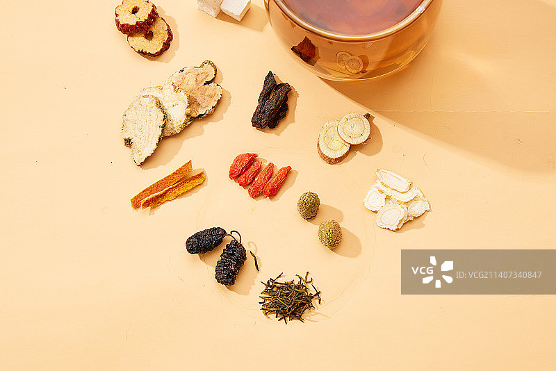 人参黄精杜仲雄花茶材料与冲泡图片素材