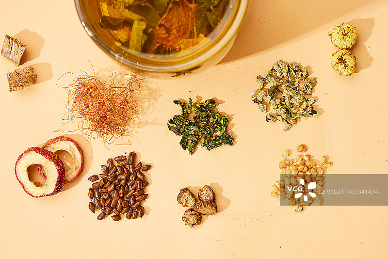 玉米须桑叶决明子菊花葛根荷叶山楂泡水图片素材