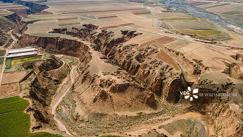 航拍宁夏中部黄土高原农田农场田园风光图片素材