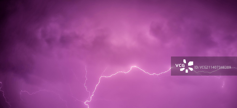 昼白的夜图片素材