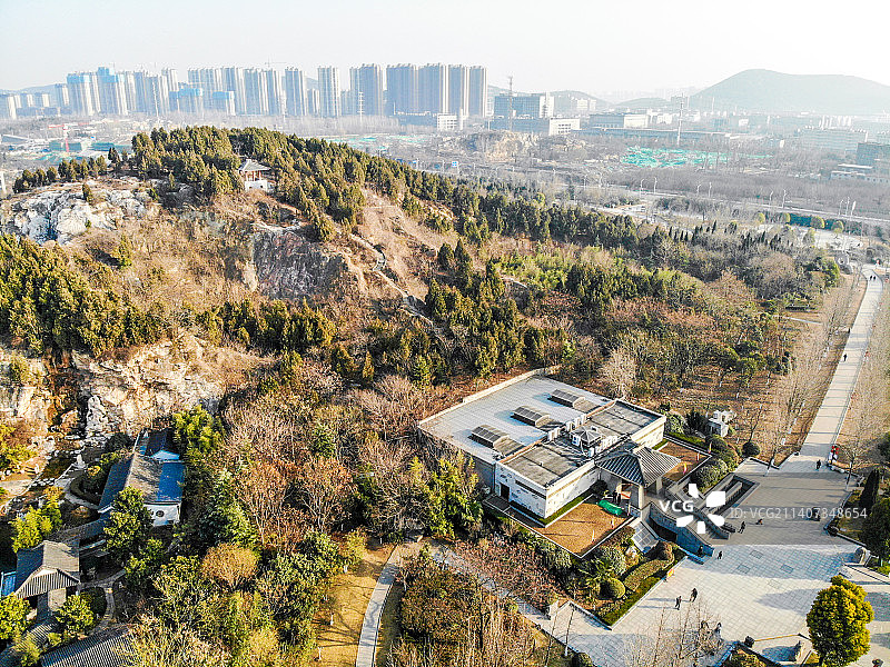 航拍江苏徐州龟山汉墓 九里山两汉文化旅游区龟山景区图片素材