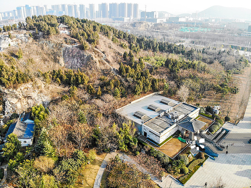 航拍江苏徐州龟山汉墓 九里山两汉文化旅游区龟山景区图片素材