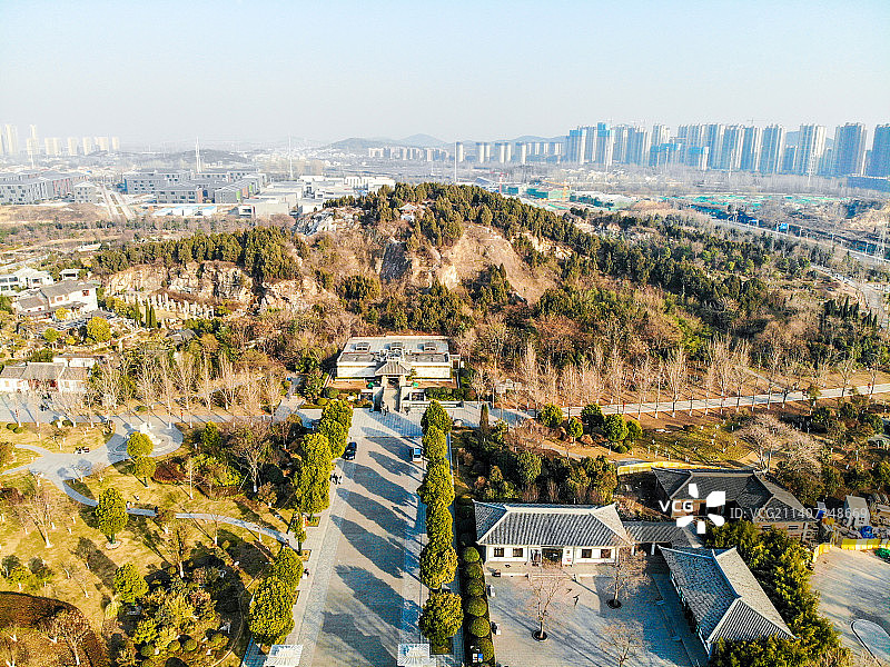 航拍江苏徐州龟山汉墓 九里山两汉文化旅游区龟山景区图片素材