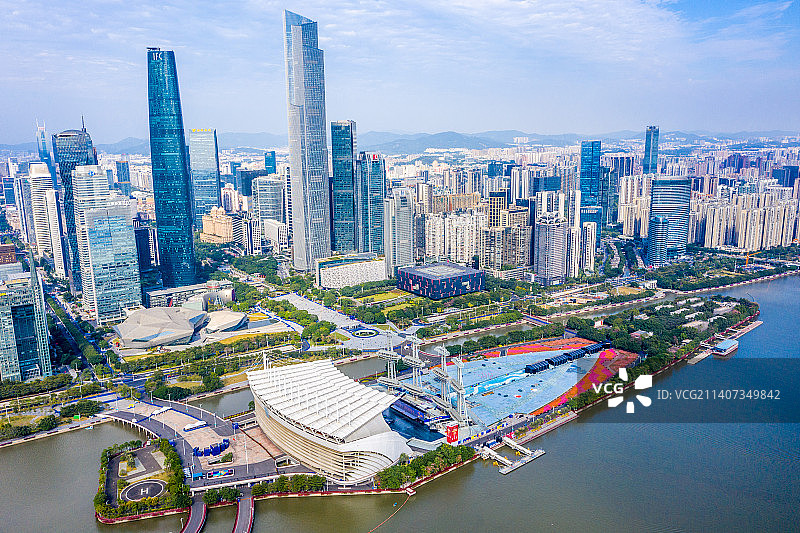 航拍广东广州花城广场天河CBD珠江新城高楼建筑群 广州海心沙亚运公园图片素材