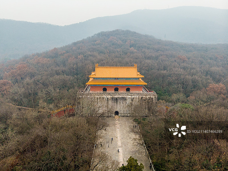 航拍雾霭中的江苏南京明孝陵图片素材