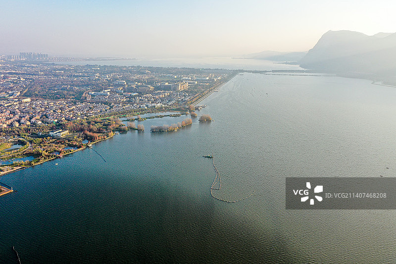 航拍云南昆明滇池草海 高原明珠淡水湖泊图片素材