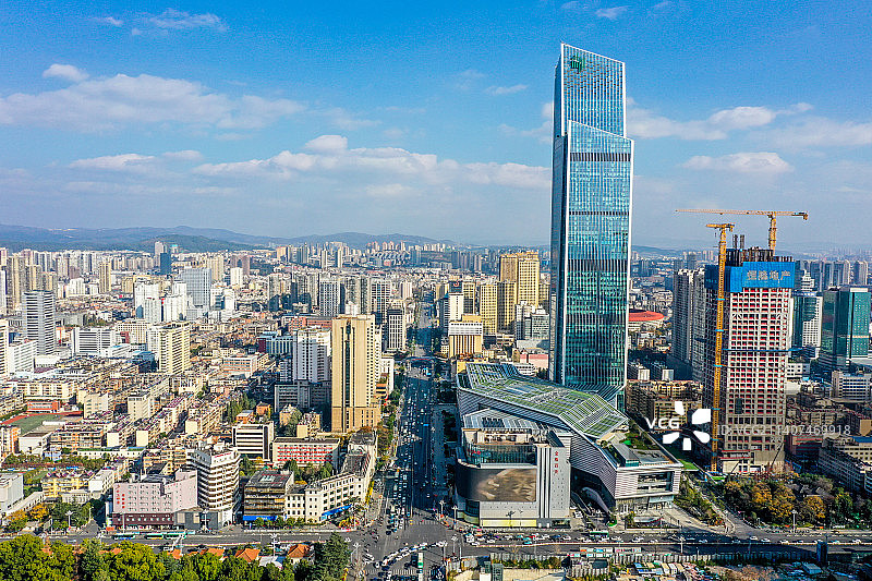 航拍云南昆明盘龙区城市建筑群 城市天际线图片素材