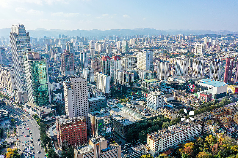 航拍云南昆明盘龙区城市建筑群 城市天际线图片素材