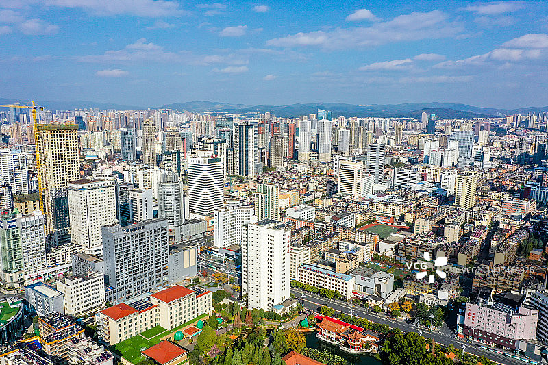 航拍云南昆明盘龙区城市建筑群 城市天际线图片素材