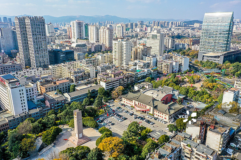 航拍云南昆明抗战胜利堂 云南人民英雄纪念碑 昆明胜利广场图片素材