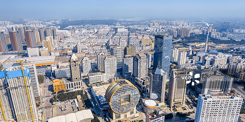 中国辽宁沈阳方圆大厦金融区城市天际线航拍图片素材