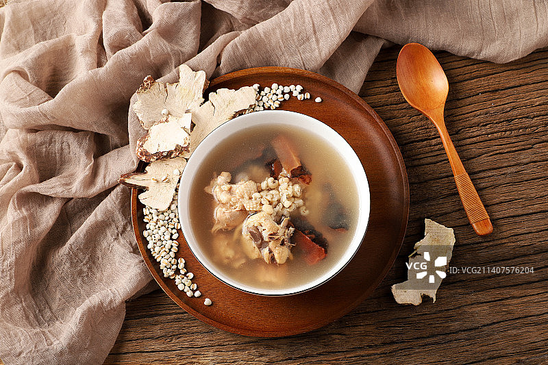 土茯苓薏米药膳鸡汤图片素材