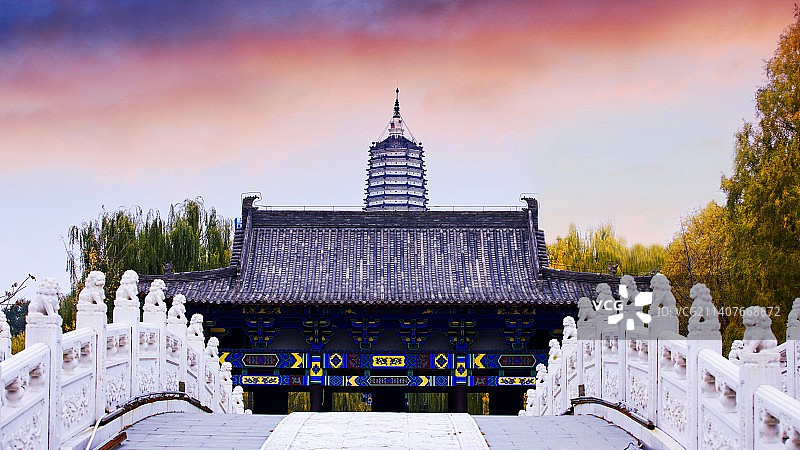 秋日中的舍利塔图片素材