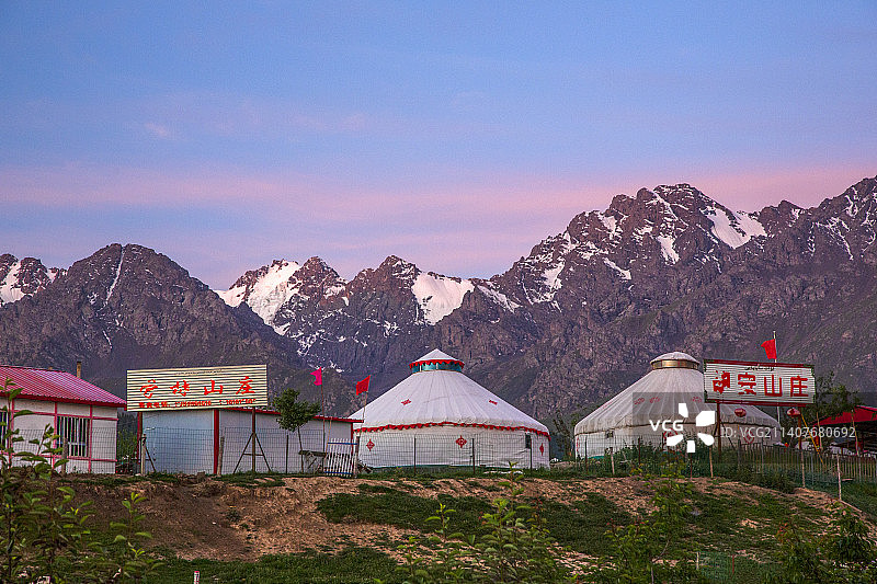 塔城沙湾县鹿角湾草场晨光图片素材