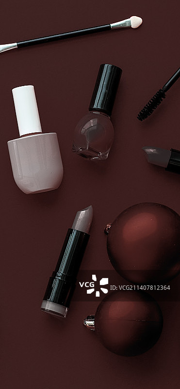 美妆品牌圣诞特卖彩妆产品套装图片素材