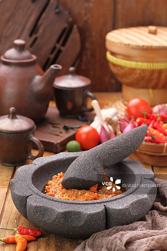 桌上的盘中食物特写，印度尼西亚勿加泗图片素材