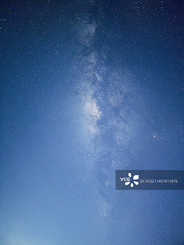 夜间星空低角度拍摄，印度喀拉拉邦图片素材