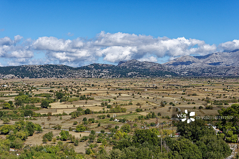 天空映衬下的风景图片素材