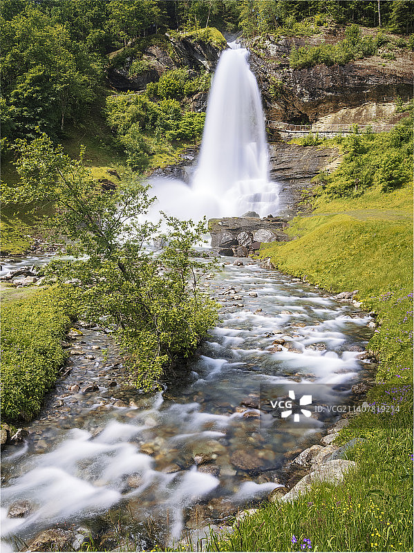 挪威霍兰兹德斯达伦森林瀑布风景图片素材