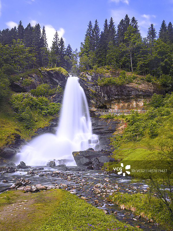 挪威诺海姆松斯坦斯达尔斯维根森林瀑布风景图片素材