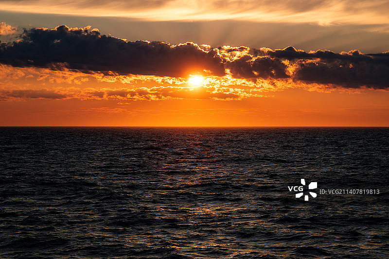 新地岛区日落时分的海景，俄罗斯阿尔汉格尔斯克州图片素材