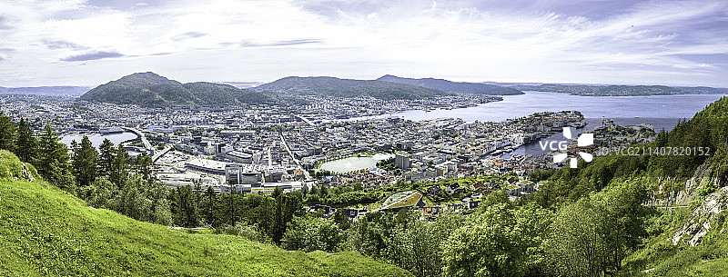 从弗莱恩山俯瞰挪威卑尔根景色图片素材