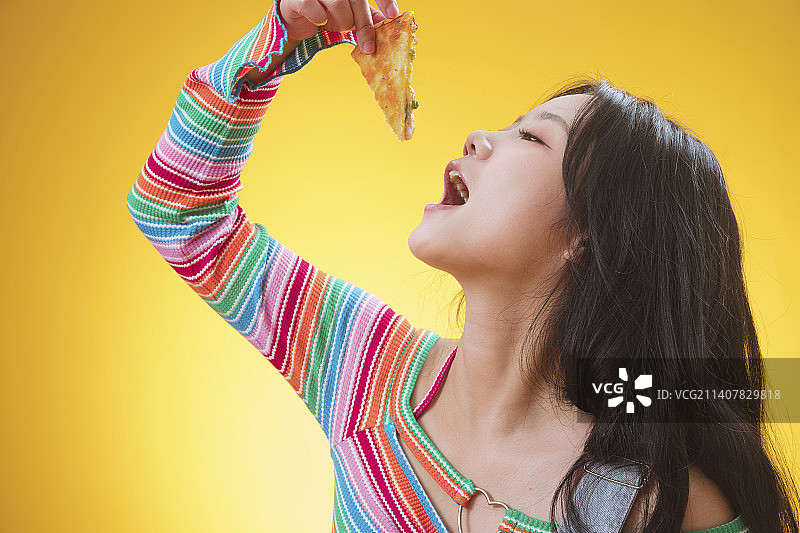 贪吃的胖女孩图片素材