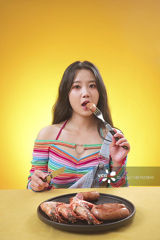 贪吃的胖女孩图片素材