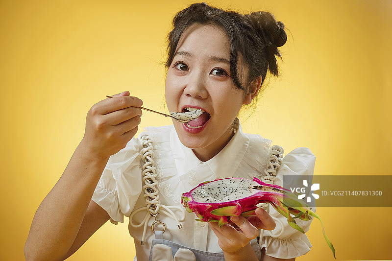 贪吃的胖女孩图片素材