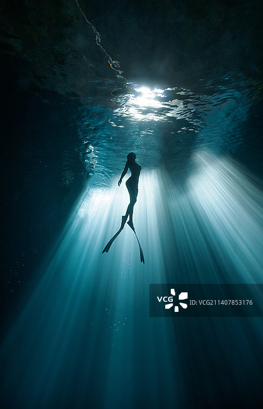 水下建筑 耶稣光 潜水 游泳户外运动自然景观图片素材