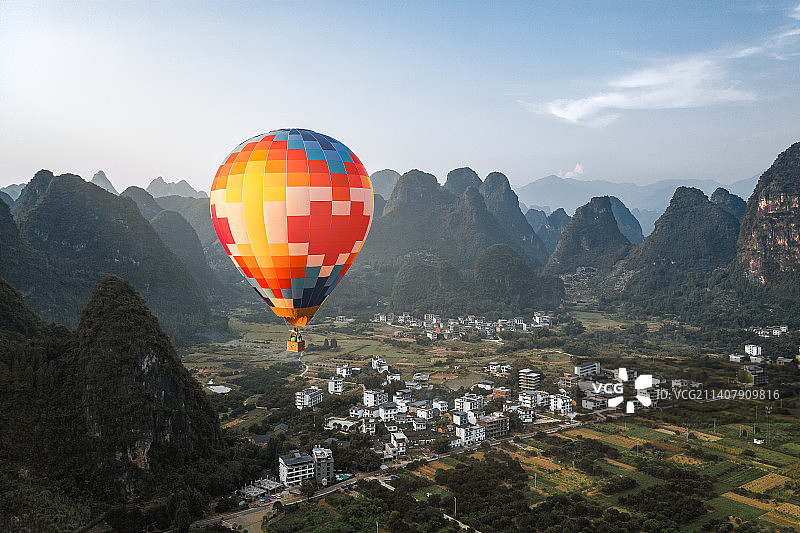 热气球与阳朔图片素材