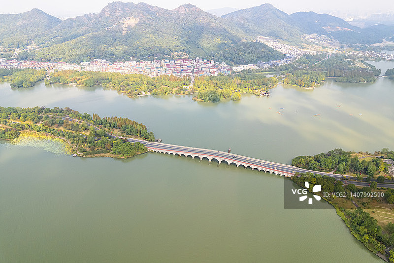 杭州湘湖政和桥秋天风光航拍图片素材