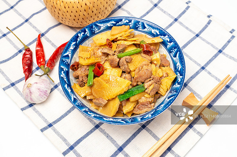 酸爽美味的春笋炒肉图片素材