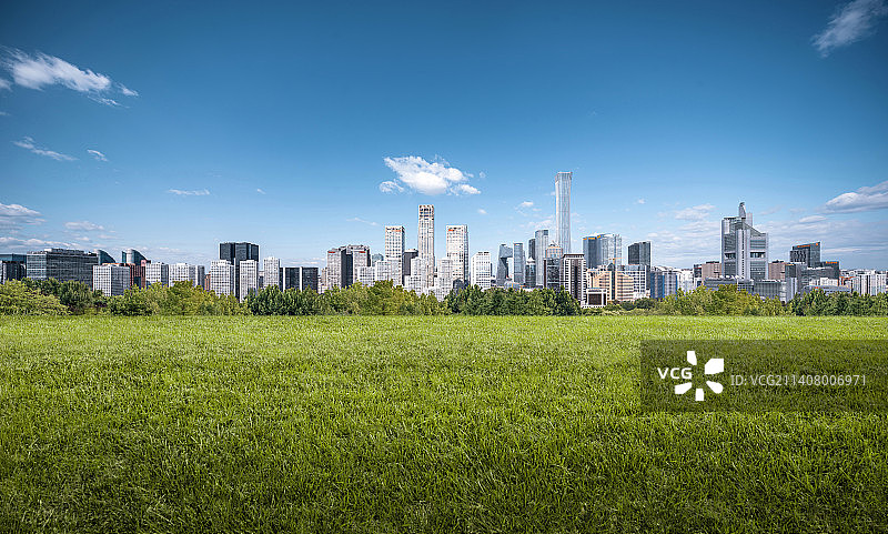 北京城市CBD草坪图片素材