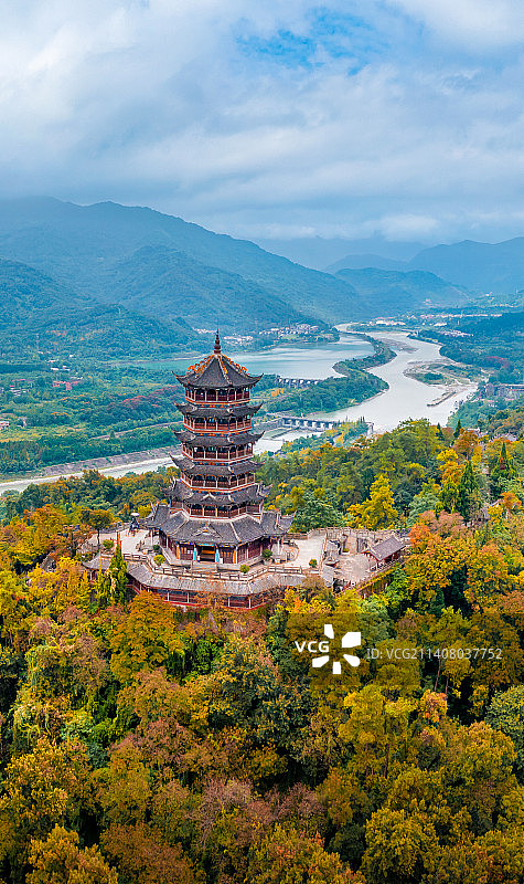 航拍四川都江堰水利工程和秦堰楼秋色风光图片素材