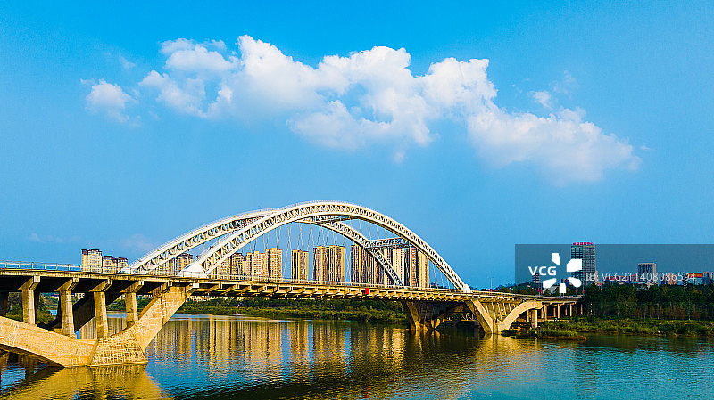 航拍四川省资阳市沱江上的迎宾大桥图片素材