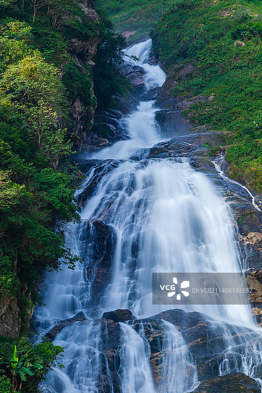 云南省玉溪市新平县哀牢山南恩瀑布图片素材