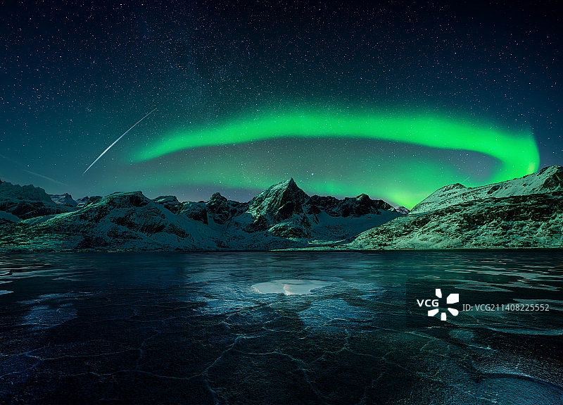 北欧挪威户外雪山极光夜景图片素材