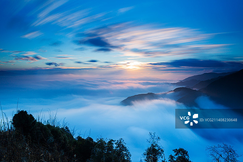 云南省新平彝族傣族自治县哀牢山风光图片素材