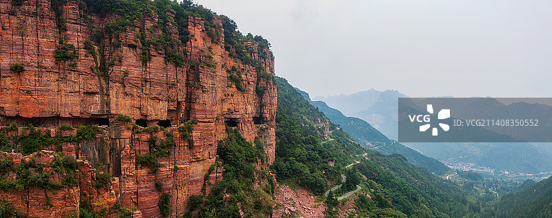 河南省新乡市辉县市上腊江村南太行上腊江挂壁公路夏季户外风光航拍图片素材