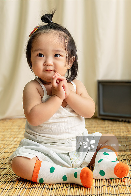 可爱的女宝宝图片素材