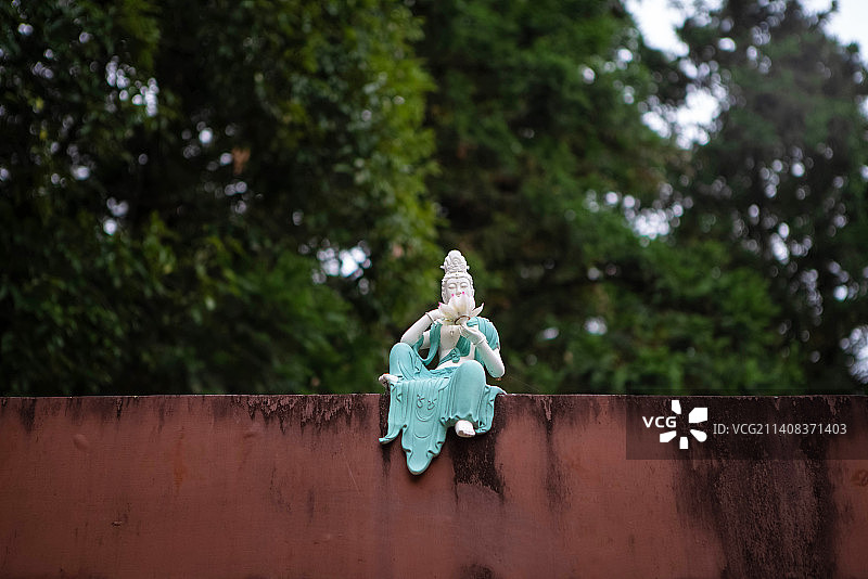 瓷质观音菩萨坐像图片素材