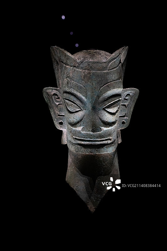 四川广汉三星堆遗址博物馆藏青铜人头像图片素材