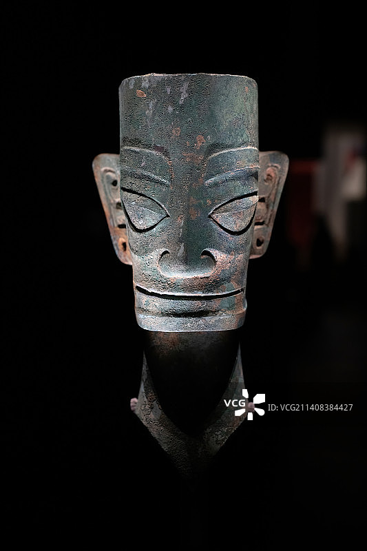 四川广汉三星堆遗址博物馆藏青铜人头像图片素材