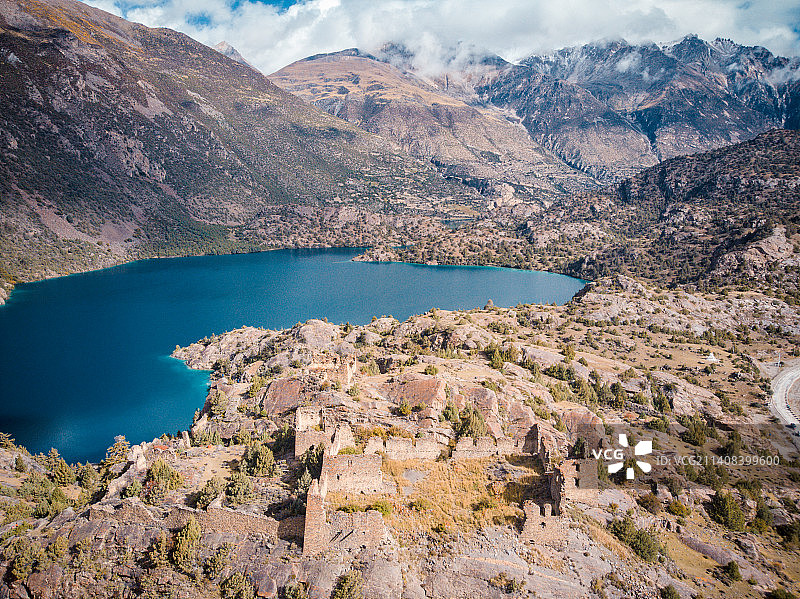 中国西藏昌都的三色湖航拍图片素材
