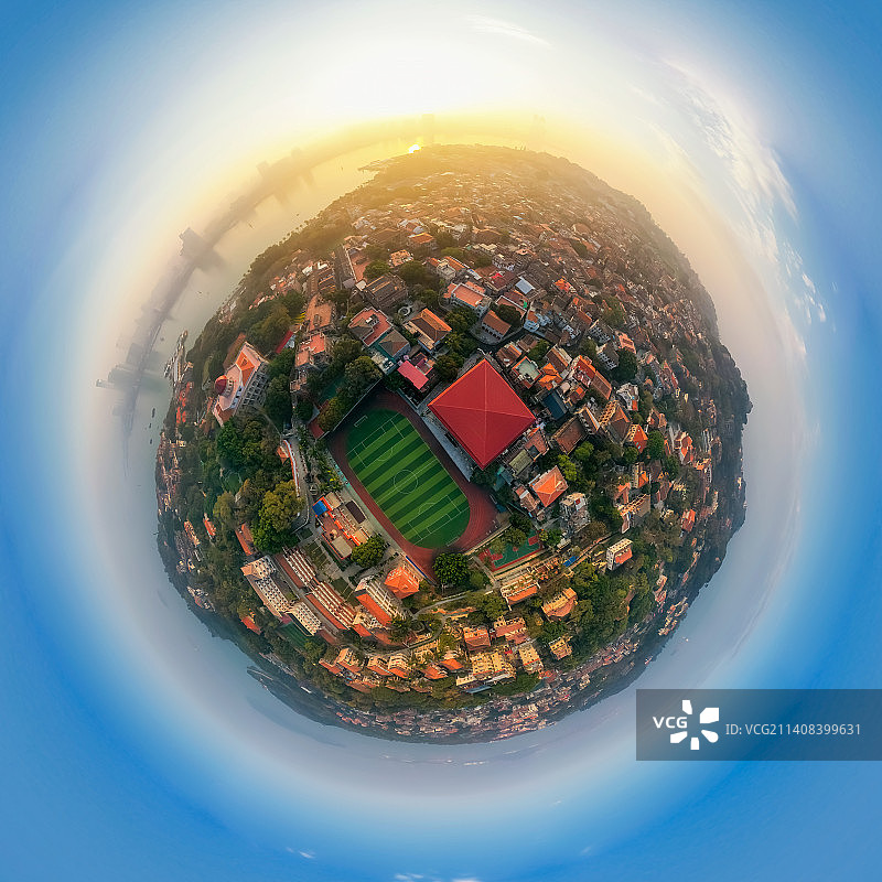 福建省厦门市思明区鼓浪屿春季早晨日出场景星球小行星360度高空航拍图片素材