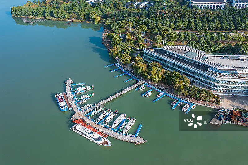 苏州园区清晨高峰期的星湖街图片素材