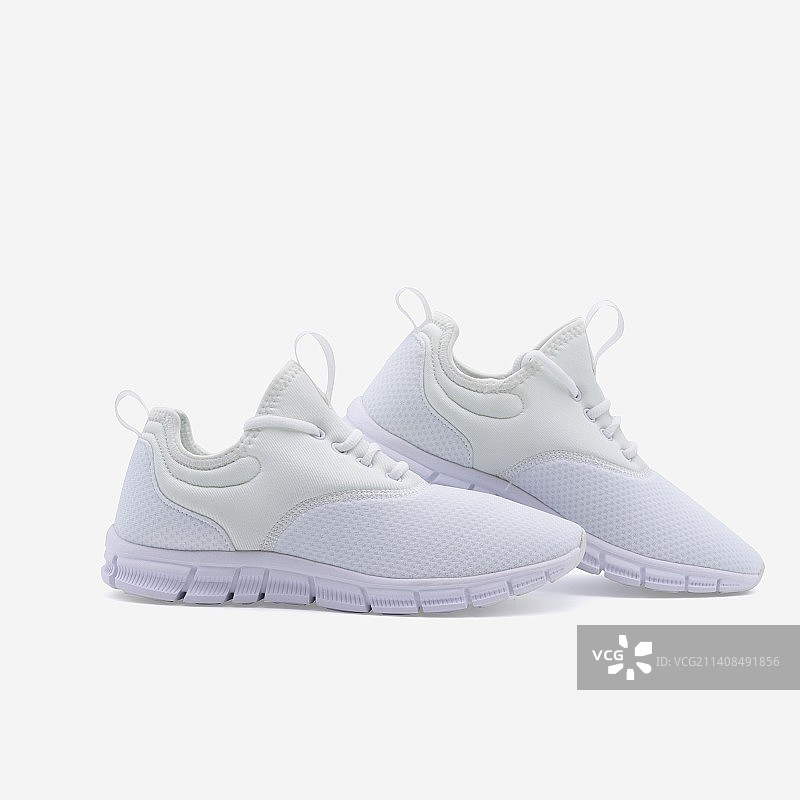 一双运动鞋图片素材