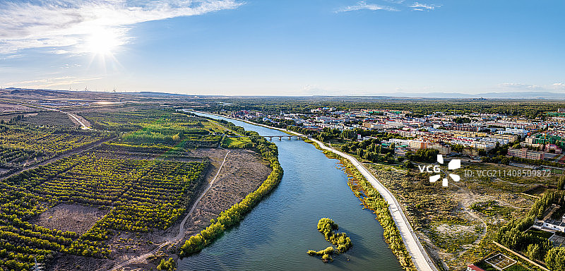 新疆阿勒泰布尔津额尔齐斯河风光图片素材