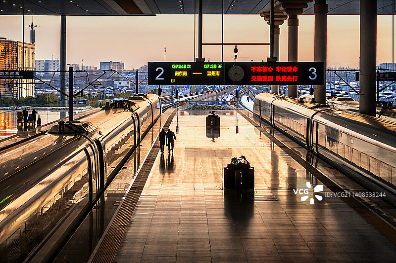 发车前的站台图片素材
